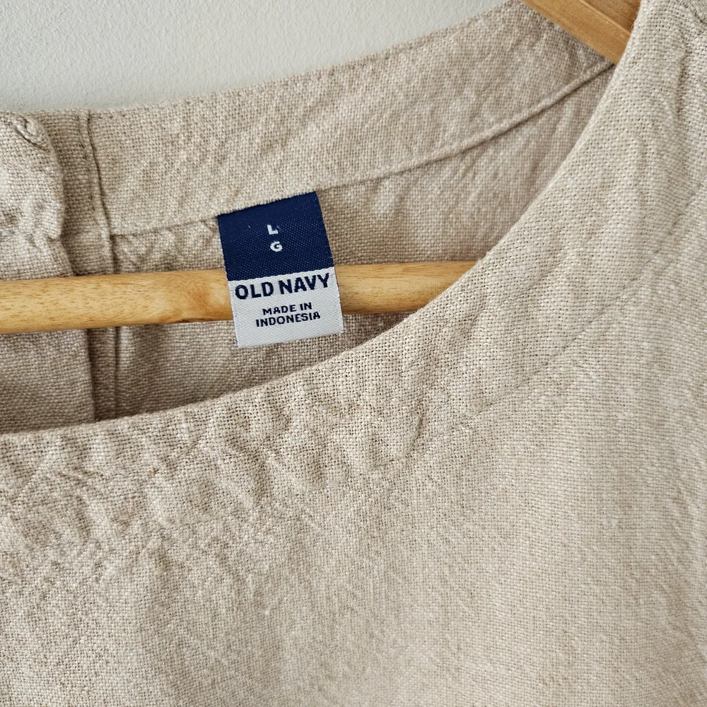 Elegant Sleeveless Top and Skirt Set - Picture 4 of 6